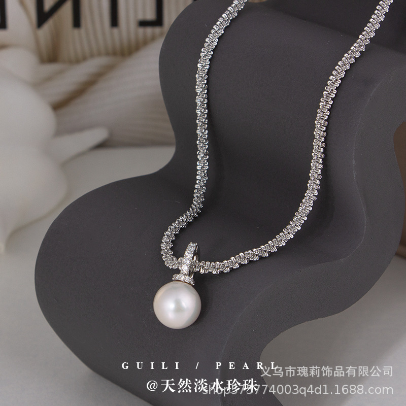 Organic necklace from pearl