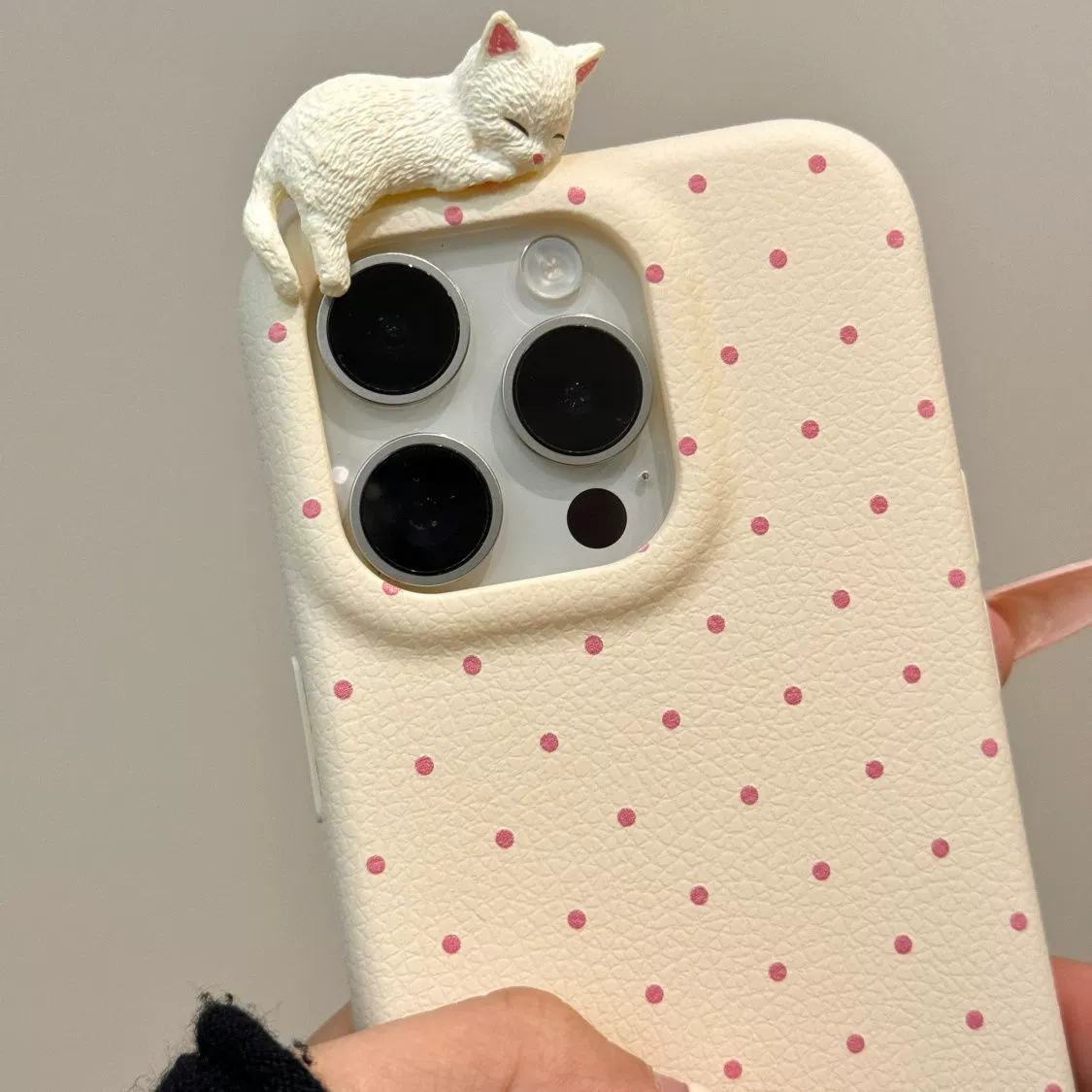 Чехол для телефона (Apple iPhone 13/14/15/16 совместим), искусственная кожа, 3D котёнок