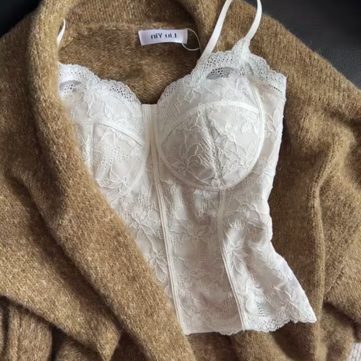 Fleece-Lined Lace Camisole with Chest Pads for Women, Slim Fit, Flattering, Hot Girl Style, Thermal Base Layer for Autumn and Winter, Beautiful Back Design