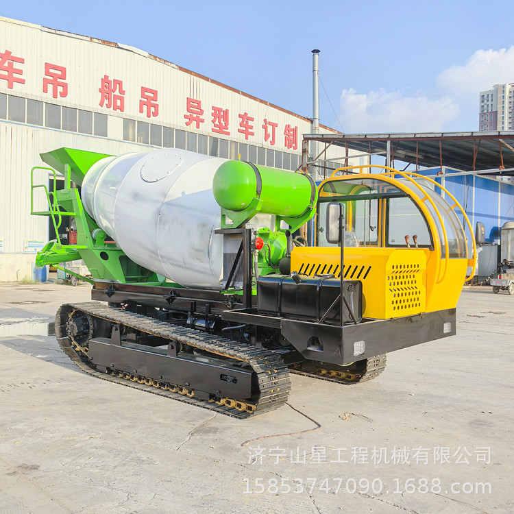 修建隧道履带式混凝土罐车大型4方钢制链轨搅拌车接料拌料一体式