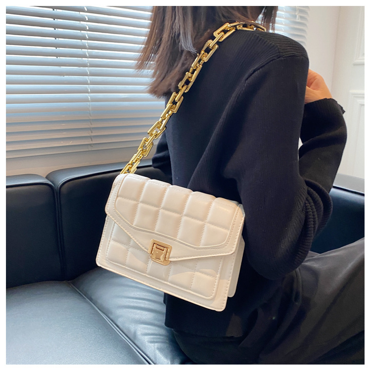Summer New Type Good Texture Women's Bag 2022 Embroidery Thread Textured Small Square Bag Trendy Fashion Acrylic Chain Shoulder Bag display picture 13