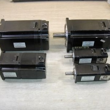 安川 yaskawa 伺服电机 USAFED-13FA2 备件 现货