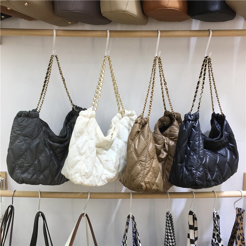 Winter Style Chanel-Inspired Quilted Chain Large-Capacity Tote Bag Shoulder Underarm Bag Garbage Bag Winter Style Chanel-Inspired Quilted Chain Large-Capacity Tote Bag Shoulder Underarm Bag Garbage Bag