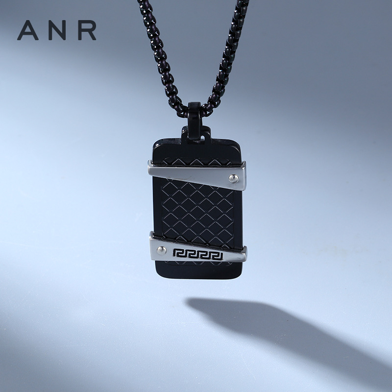 原创不规则浮雕鱼鳞纹设计间电镶石军牌项链男士高级配饰跨境批发