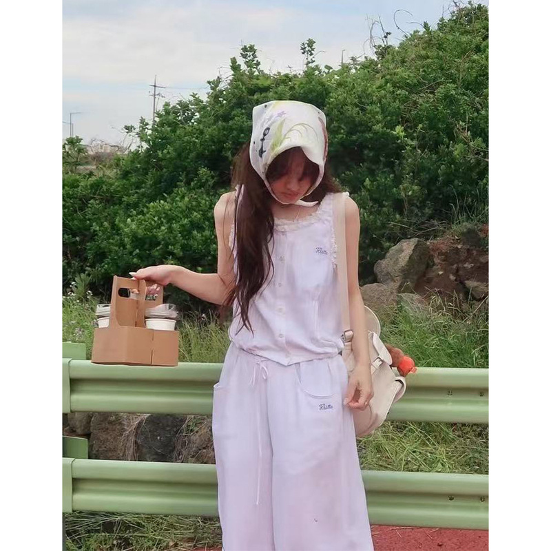 Now the 2026 Summer New Model Korean Designer Fl*Tta Embroidered Lace Buttoned Sleeveless Shirt Is Available Now the 2026 Summer New Model Korean Designer Fl*Tta Embroidered Lace Buttoned Sleeveless Shirt Is Available