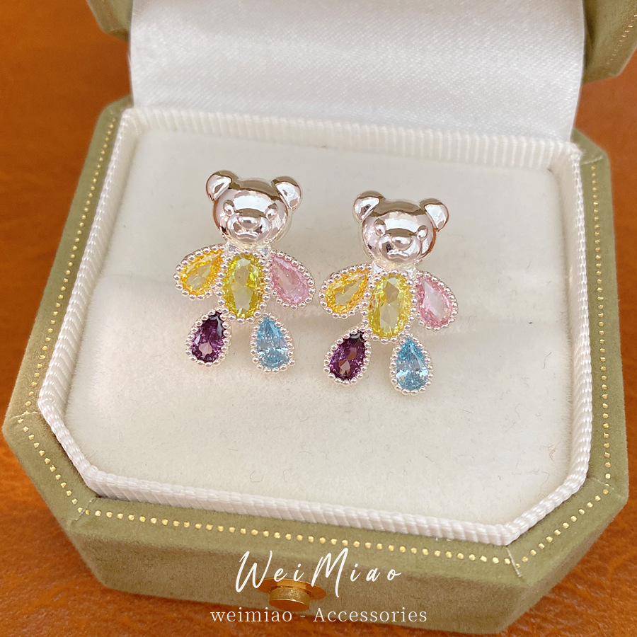 Agujas de plata Zircon osos colgante pernos delicados lindos aretes de lujo versátiles 2026 nuevos joyas de moda para los oídos image 1