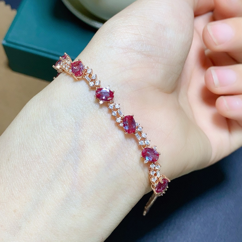 Alexandrite Bracelet Has a Strong Red-Green Color Change Effect, Appearing Green to Blue-Green in Sunlight