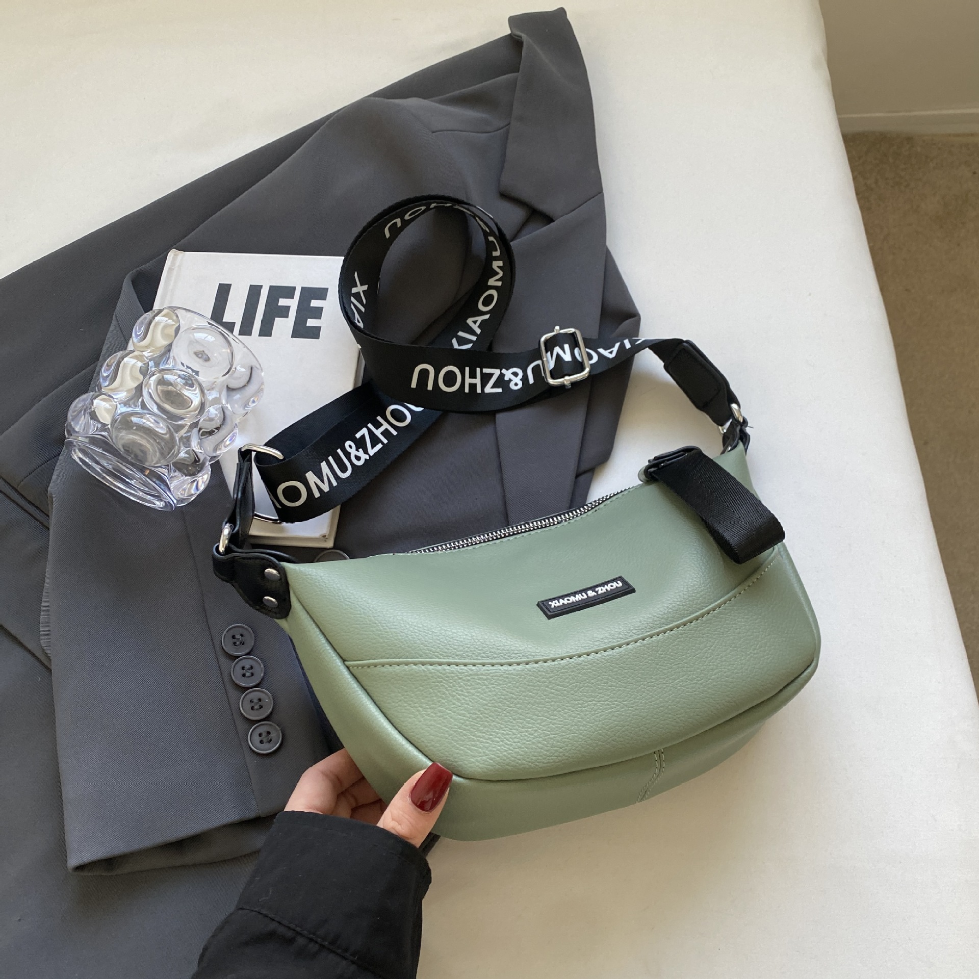 Bolso bandolera transfronterizo, bolso de bola de masa, bolso femenino, correa de hombro ancha, costura ligera, lujo ligero, aire de alta gama, celebridades de Internet fuera de un solo hombro