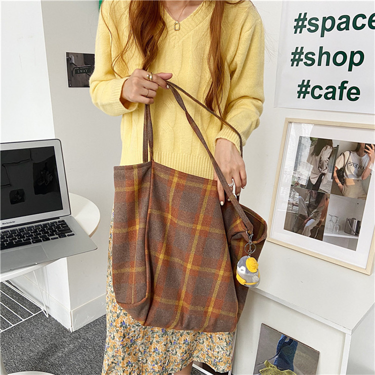 0981 Simple ins checkered woolen single-shoulder bag, hand-held cloth bag, student large-capacity shopping bag, laid-back style women's bag undefined