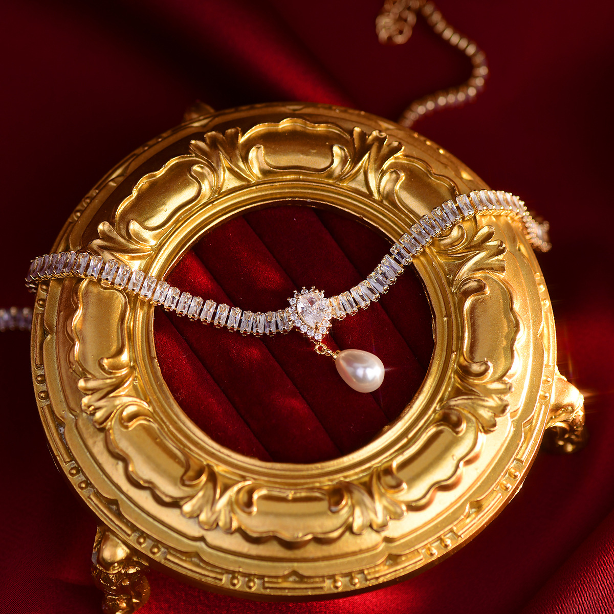 Elegant Lady Geometric Copper Plating Inlay Zircon Pendant Necklace display picture 10
