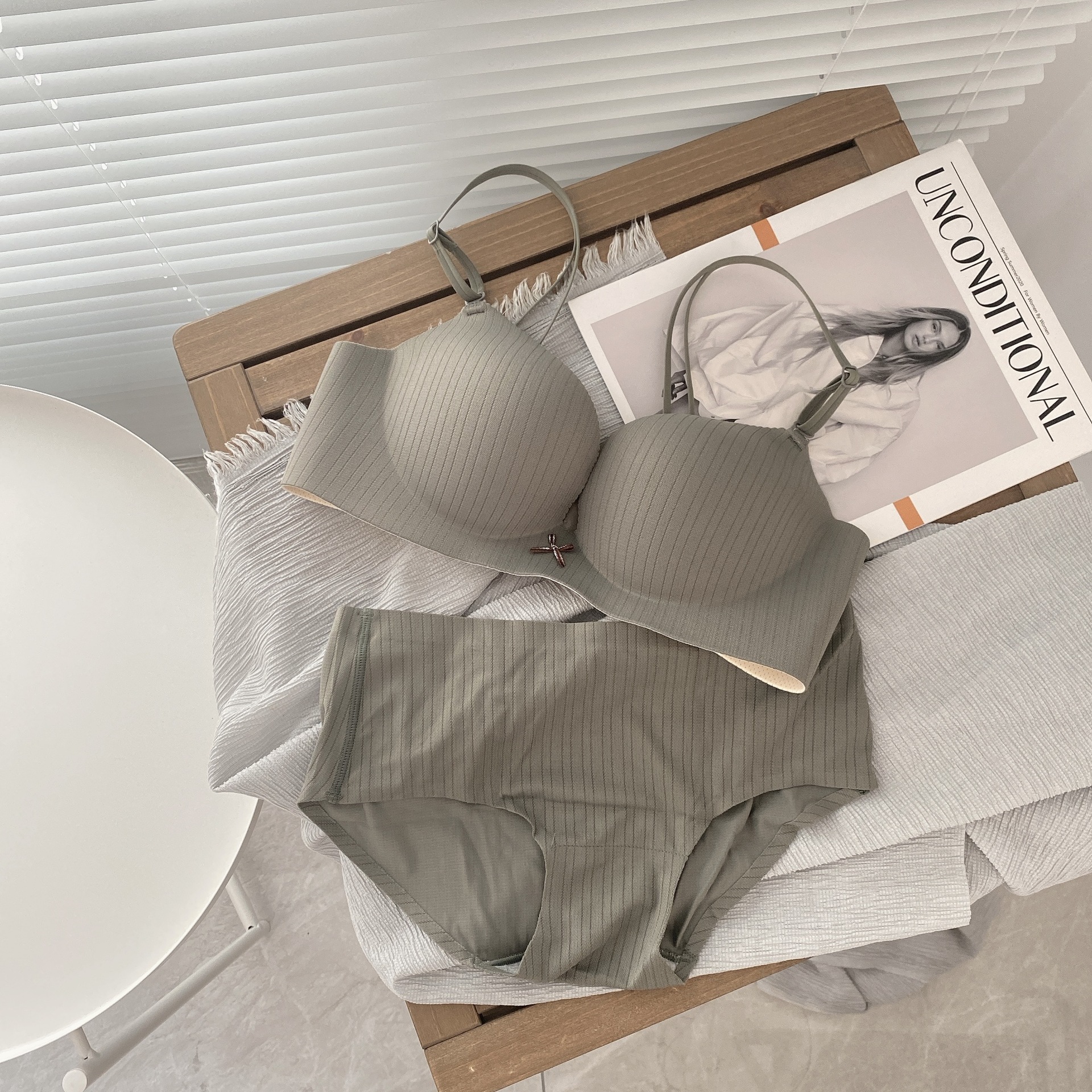 Sin costuras, cómodo y transpirable, colección lateral tridimensional, soporte superior, antideslizante, leche auxiliar, ropa interior anti-flacidez, sujetador de texto para niña, pequeño