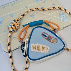 迷你三角形可爱斜挎包 斜挎挂脖迷你耳机零钱证件卡收纳小三角包