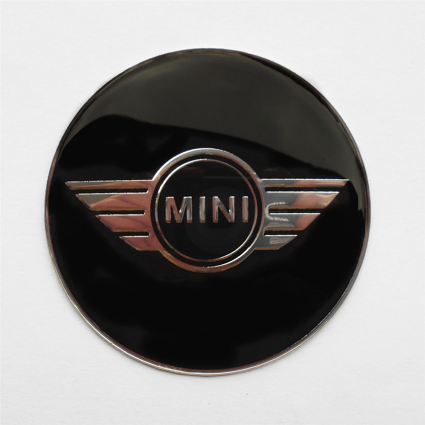 Etiqueta decorativa del logotipo del automóvil Etiqueta engomada del automóvil de metal Etiqueta de modificación del volante Etiqueta del cubo de la rueda Etiqueta del automóvil de cada marca 65mm