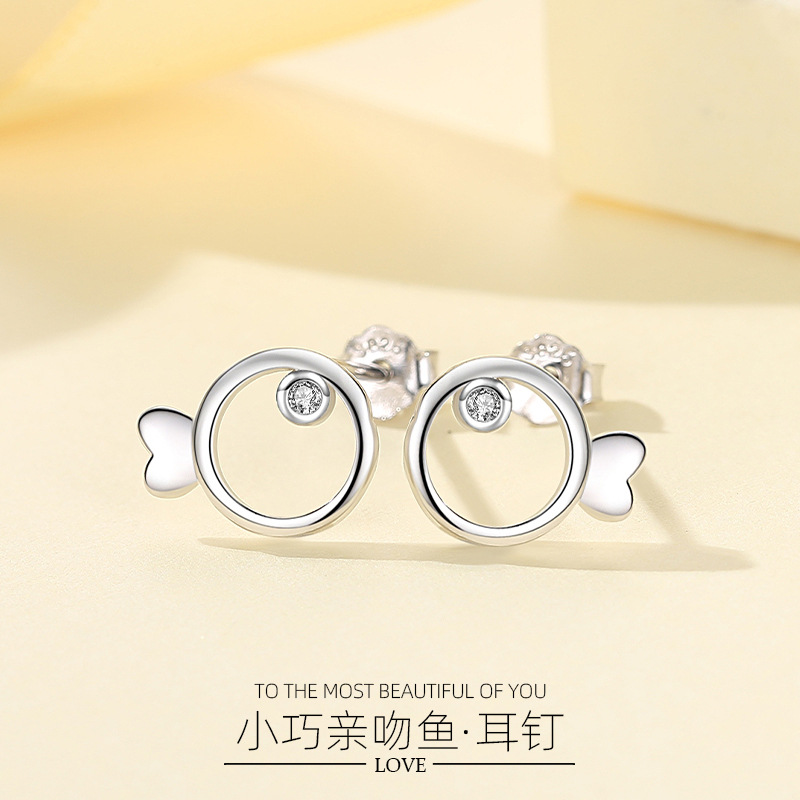 Plata esterlina s925 joyería de plata de moda nicho pendientes de plata esterlina para mujeres Corea del Sur pendientes simples para mujeres todo-joyería a juego al por mayor