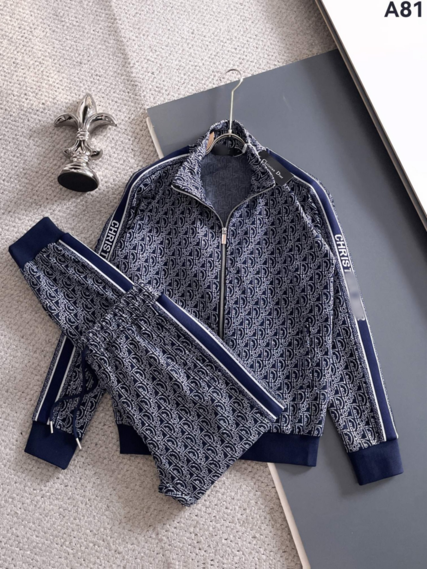 Dark blue a81 / M
