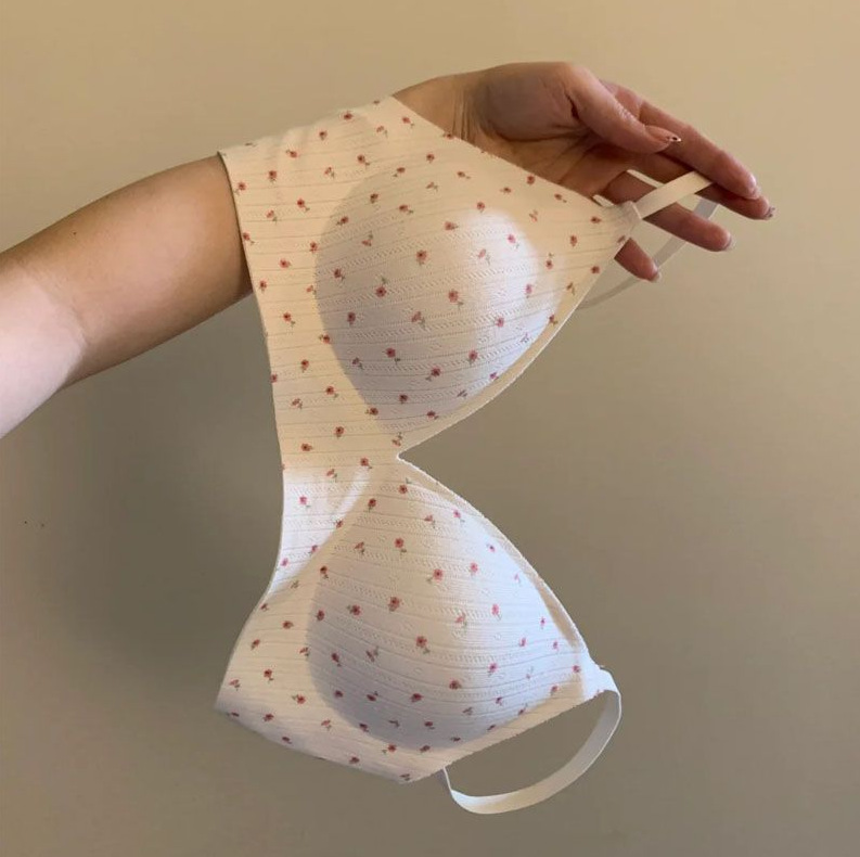 Sexy Hollow-Out, Lightweight, Breathable Satin Bra with Push-Up Effect for Large Busts, Minimizes Appearance, Wireless, Side Breast Support, Soft Underwire Bra Sexy Hollow-Out, Lightweight, Breathable Satin Bra with Push-Up Effect for Large Busts, Minimizes Appearance, Wireless, Side Breast Support, Soft Underwire Bra