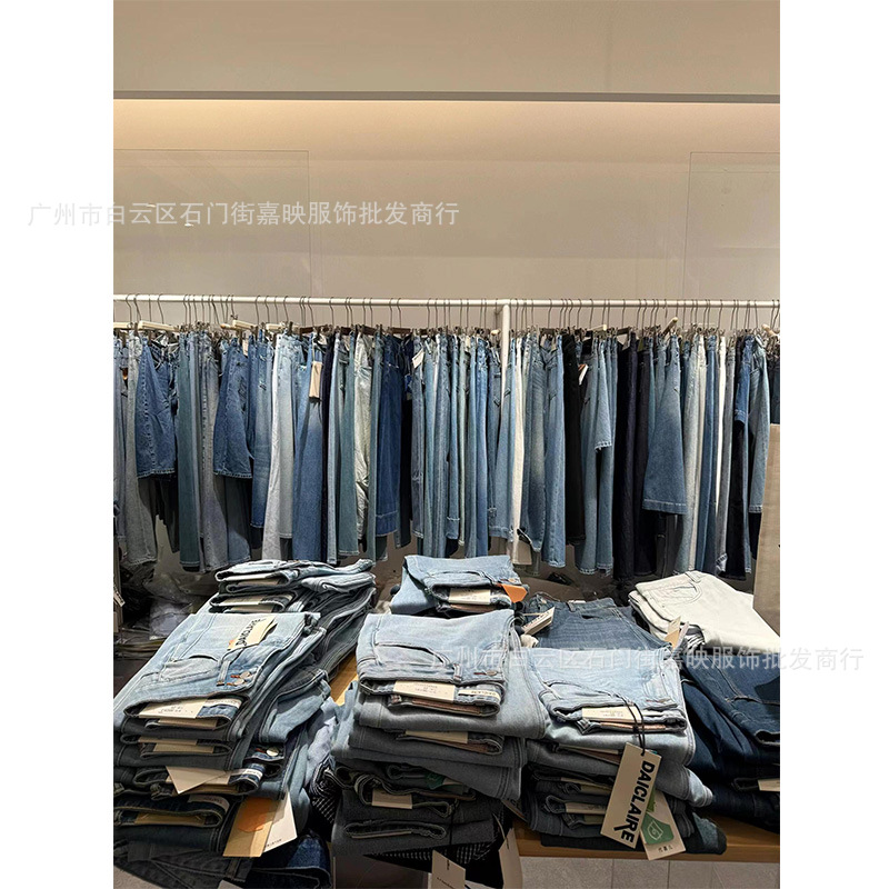 广州十三行牛仔裤女装品牌折扣实体直播厂家档口一手货源批发服装
