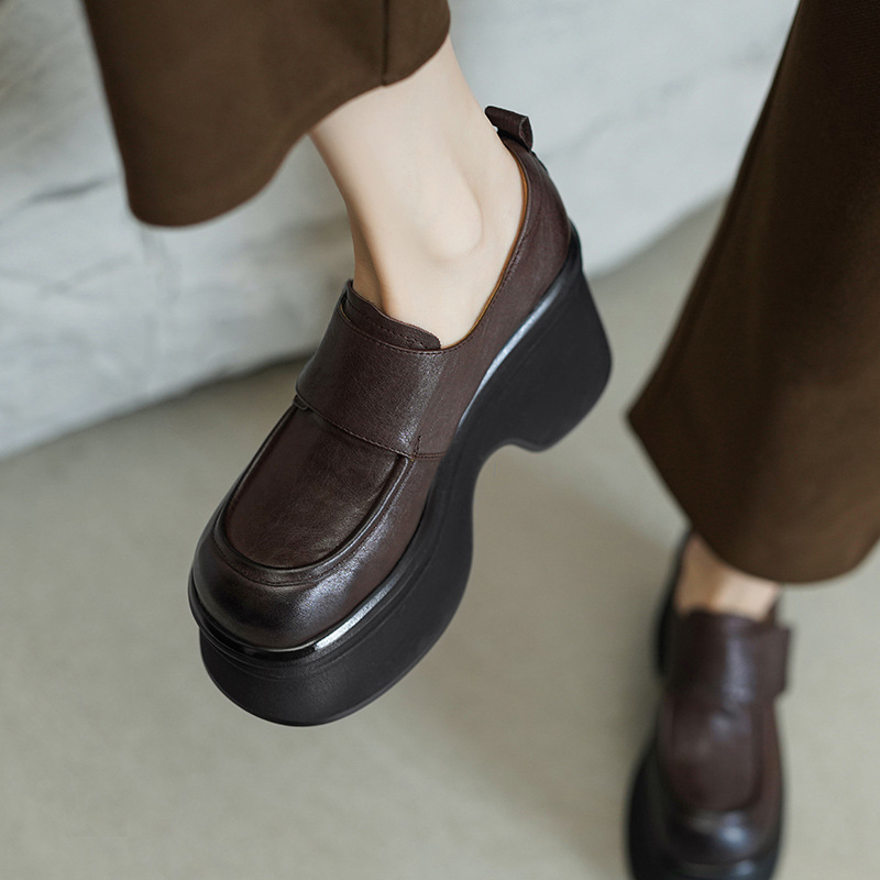 Giày loafer nữ đế xuồng cao gót 9 cm, da bò thật, quai dán tiện lợi — màu nâu, màu đen
