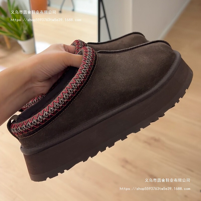 Handmade ethnic-style leather and fur boots, featuring sheepskin lining for added warmth, non-slip soles, and a thick, inner-heightening platform design, suitable for women Handmade ethnic-style leather and fur boots, featuring sheepskin lining for added warmth, non-slip soles, and a thick, inner-heightening platform design, suitable for women