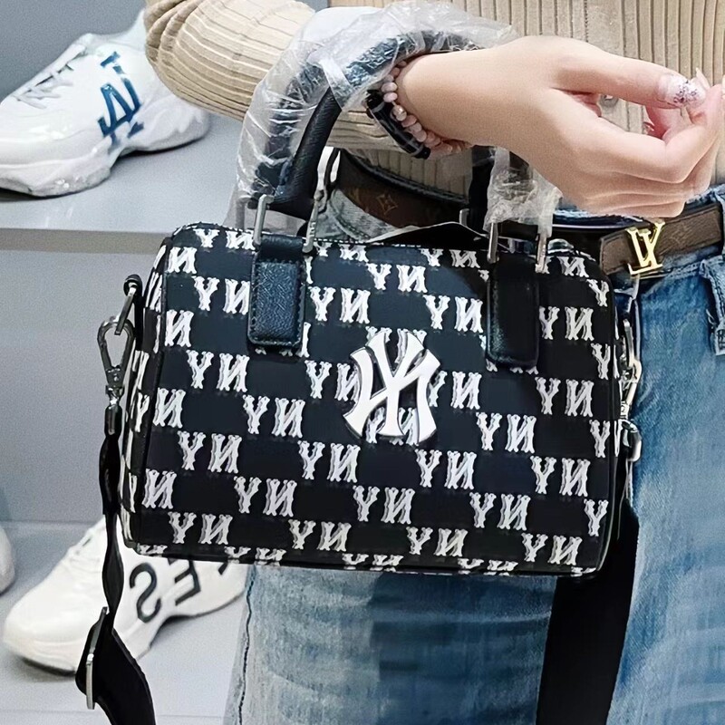 New Mlb Boston Pillow Bag, Fashionable Trendy Handbag, Large Capacity Commuter Crossbody Bag, Versatile Trendy Brand