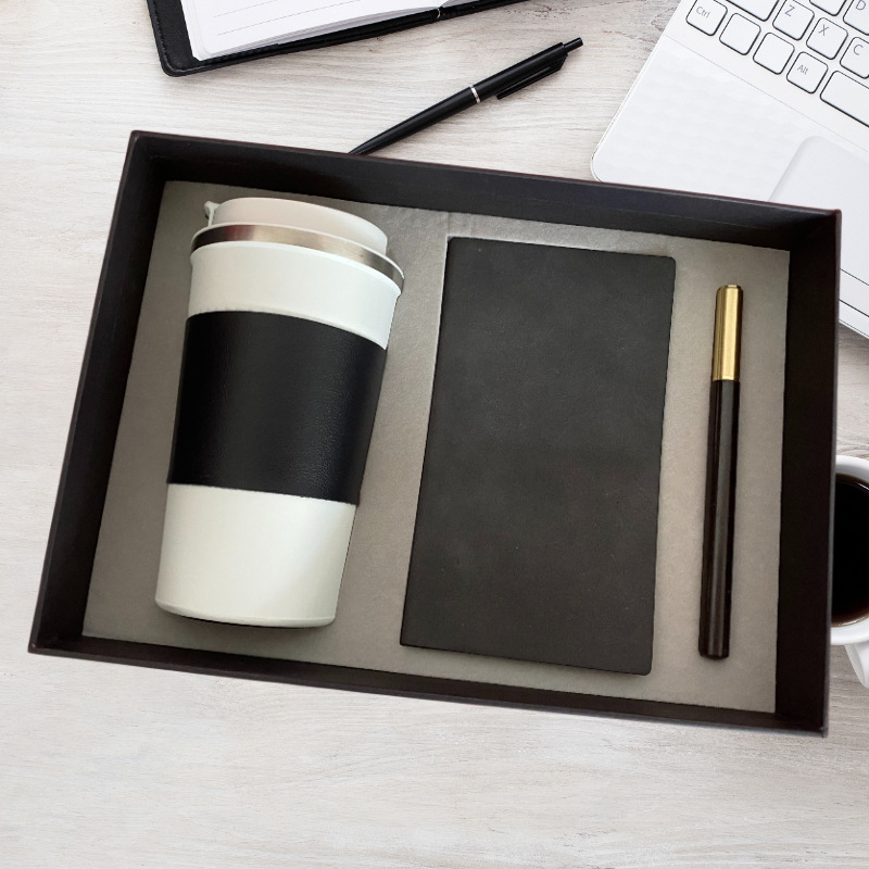 Actividades de la empresa Juego de regalos de empresa Logotipo impreso para enviar a los clientes Taza termo creativa para acompañar regalos de aniversario