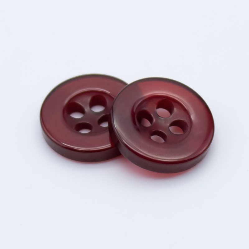 Venta al por mayor de color Botón de camisa de resina hebilla de cuatro ojos transparente blanco y negro Botón de pan teñido en stock botones