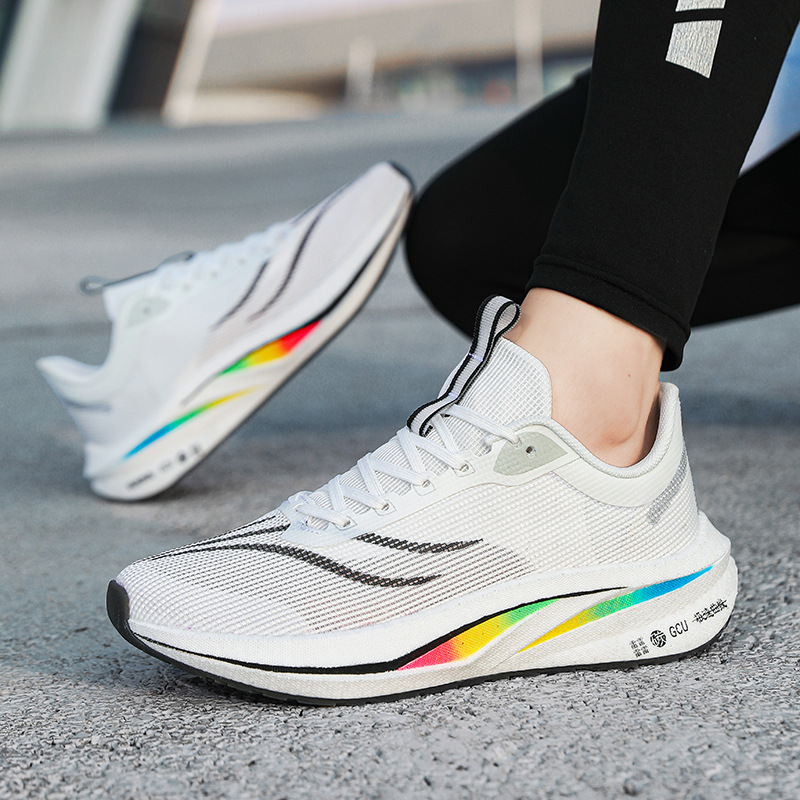 2026 hombres y mujeres zapatos de carreras de carbono luminoso nocturna palomitas de maíz suela amortiguación transpirable primavera y verano baja malla zapatos deportivos para trotar