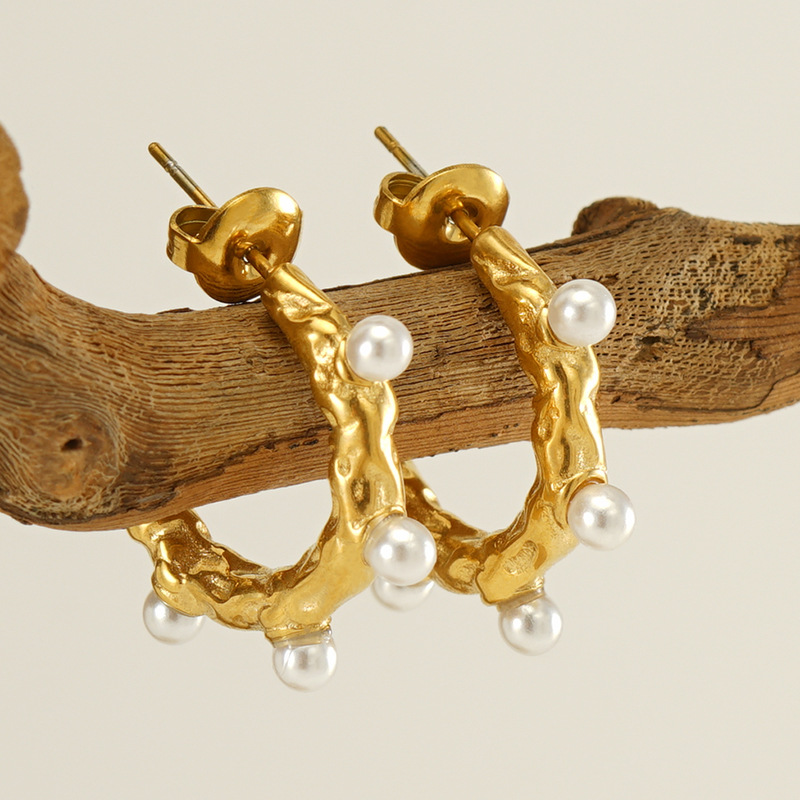 Cruz-frontera francesa moda nicho temperamento imitación perla pendientes niñas versátiles de lujo Pendientes chapados en oro pendientes de acero de titanio