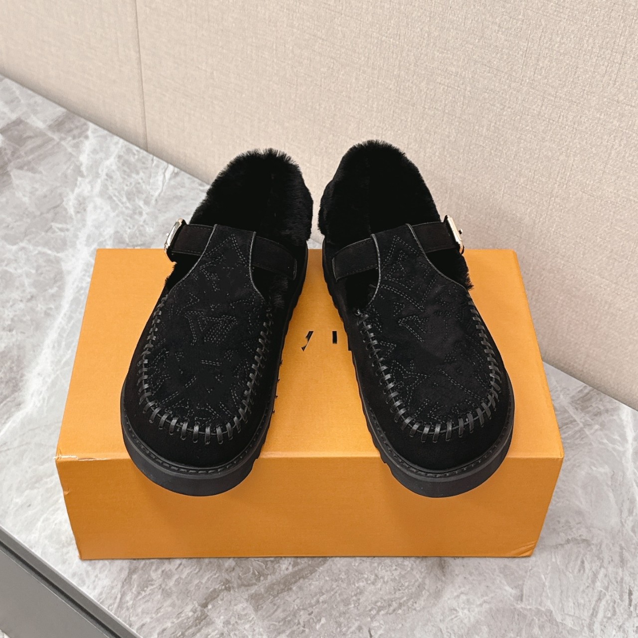 L's High-End Version of Retro Velvet Warm Thick-Soled Half-Cup Women's Shoes Autumn and Winter Belt Buckle Soft-Soled Pure Wool Women's Shoes