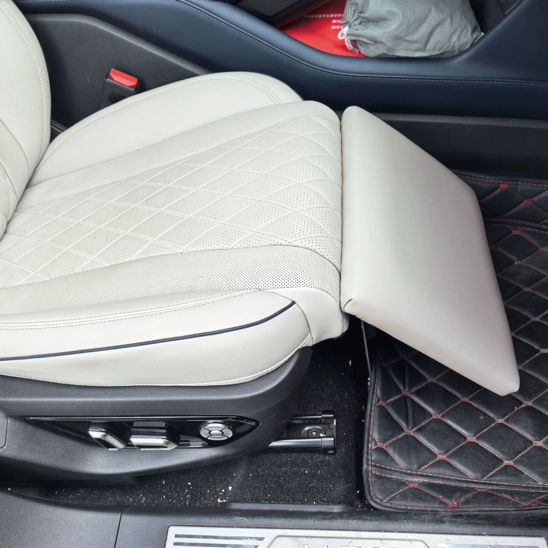 Автомобильная нога too car seat GM legs, Mayffuture Queen Queen Milk Drives Modeling Skill Toggle Modification