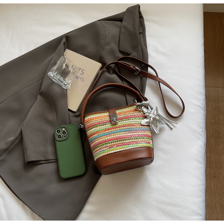 A trendy and fashionable straw-woven phone bag for women in the summer of 2025, a Korean version of a niche and simple crossbody bag undefined