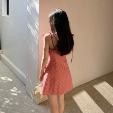 小个子吊带连衣裙2024新款女夏甜美红色格子修身内搭叠穿短款裙子