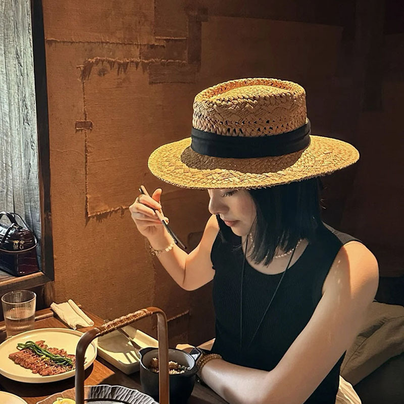 フレンチレトロなオールドマネースタイル中空フラットトップ麦わら帽子女性の夏の海辺の休暇スタイルの日よけ帽子シルクハット日焼け止め帽子|undefined