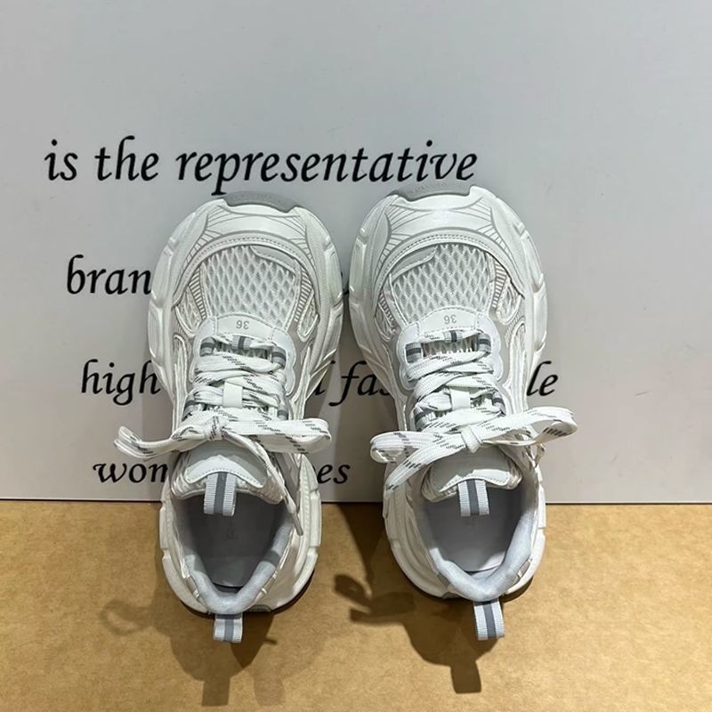Zapatos fritos, primavera y verano de 2025, nuevos zapatos muffin de mujer, cordones de moda, zapatos deportivos casuales de estilo extranjero.