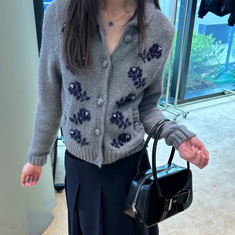 [in Stock] Autumn and Winter Thick Knit Sweater with Cross Embroidery and Beaded Flowers, Single-Breasted Knitted Cardigan 25761