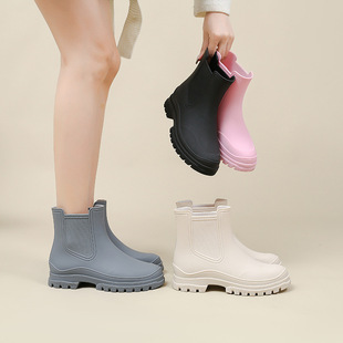 Factory direct selling mid-barrel rain shoes female Korean style British style fashion daily water shoes waterproof wear-resistant non-slip rubber shoes rain boots