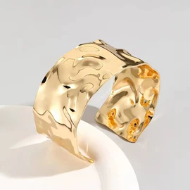 耳环;耳钉;耳坠