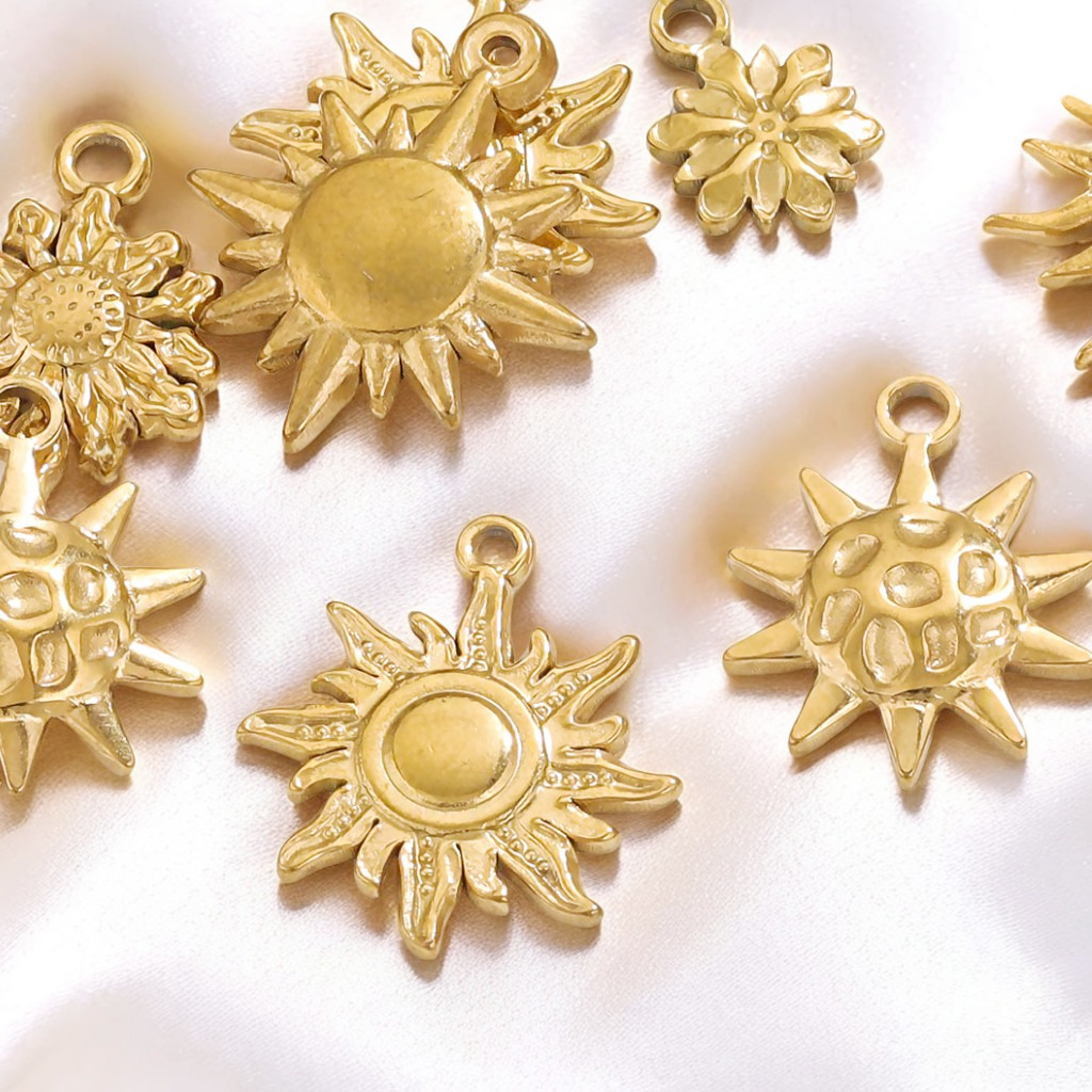 3g Weight Pendant Jewelry Making Type 18K Gold Plated Plating Material Pendant Classification 5 PCS/Package Quantity 304 Stainless Steel Material Sun, Flower Pattern All Seasons Season Plating Design Retro, Classic Style Style 5 PCS/Package 304 Stainless Steel 18K Gold Plated Sun Flower Pendant Pendant 5