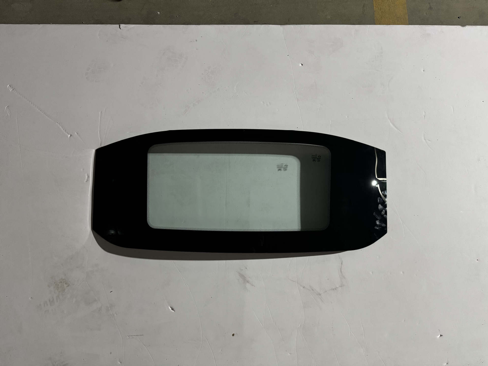 Longqi A11 Whole Vehicle Glass Wholesale Reinforced Anti-Crack Window Glass New Energy Longqi Whole Vehicle Tempered Glass