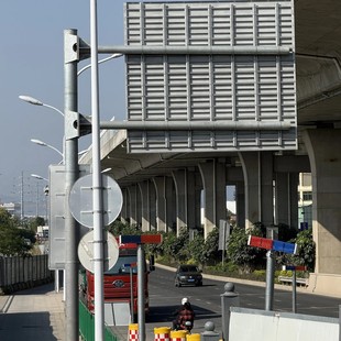 Supply of Hot-Dip Galvanized Single Cantilever Traffic Sign Pole F Pole Highway Street Safety Facility Standard Plum Blossom Lighting