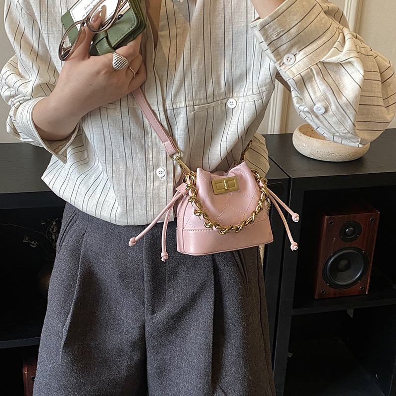 Bolsa de mano de cadena coreana para chicas pequeñas bolsas de cubo mini compactas nuevas bolsas de comercio exterior transfronterizas para niños