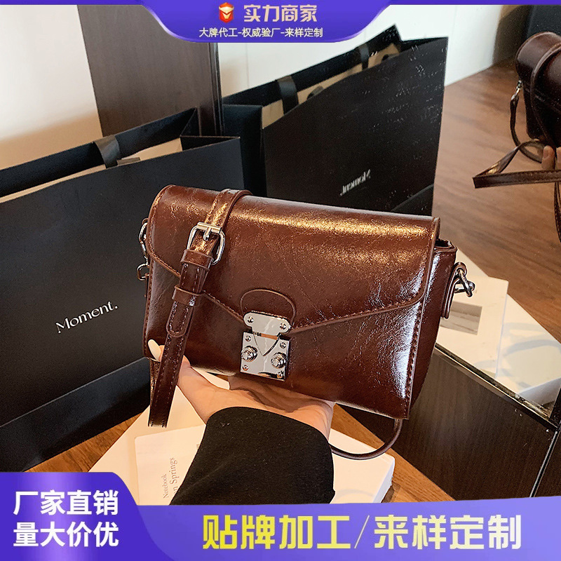 2025新款时尚气质小方包质感百搭锁扣盒子包精致单肩斜跨潮流小包