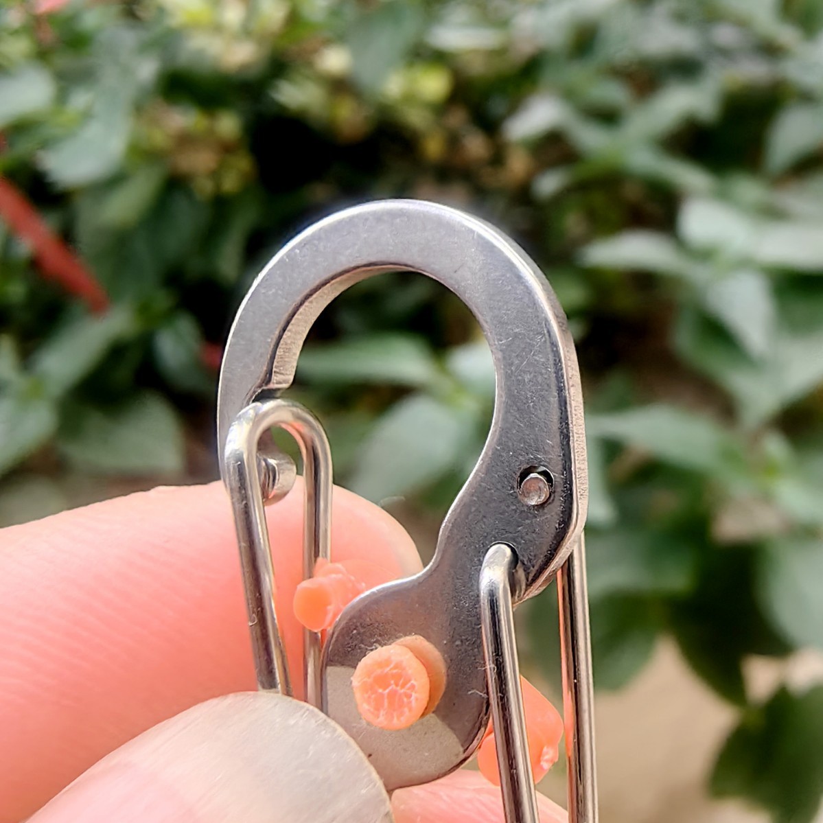 Suministro directo de fábrica con cerradura Hebilla de 8 palabras antirrobo S hebilla de metal anti-caída llavero creativo pequeño regalo mini hebilla colgante rápida image 4