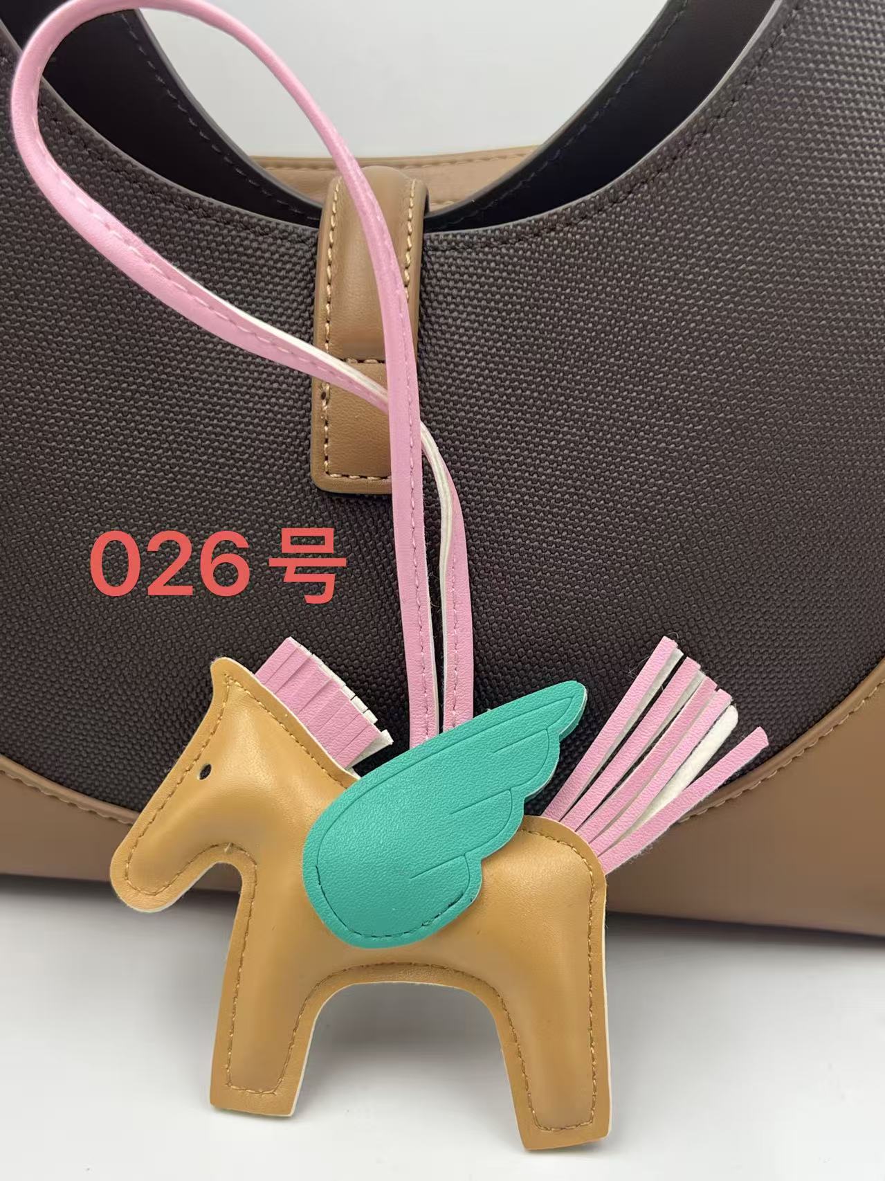 Colgante de bolsos Pegasus Mini Colgante de bolsos de estilo simple llaver de cuero image 31