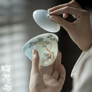 明知山志 云水蓝釉下彩手绘盖碗 青松落色家用文人器茶碗 泡茶碗