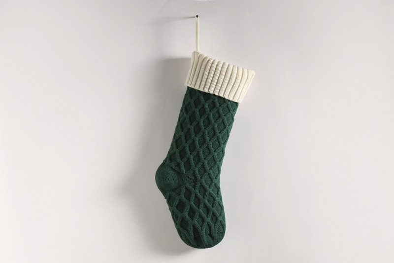 gift dcorativ itms, hom wall dcorations, candy bags, Christmas hanging socks, diamond shapd dottd lin, larg_voghion.com