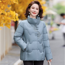 妈妈装白鸭绒外套女2025冬装中老年人盘扣羽绒服女短款中国风洋气