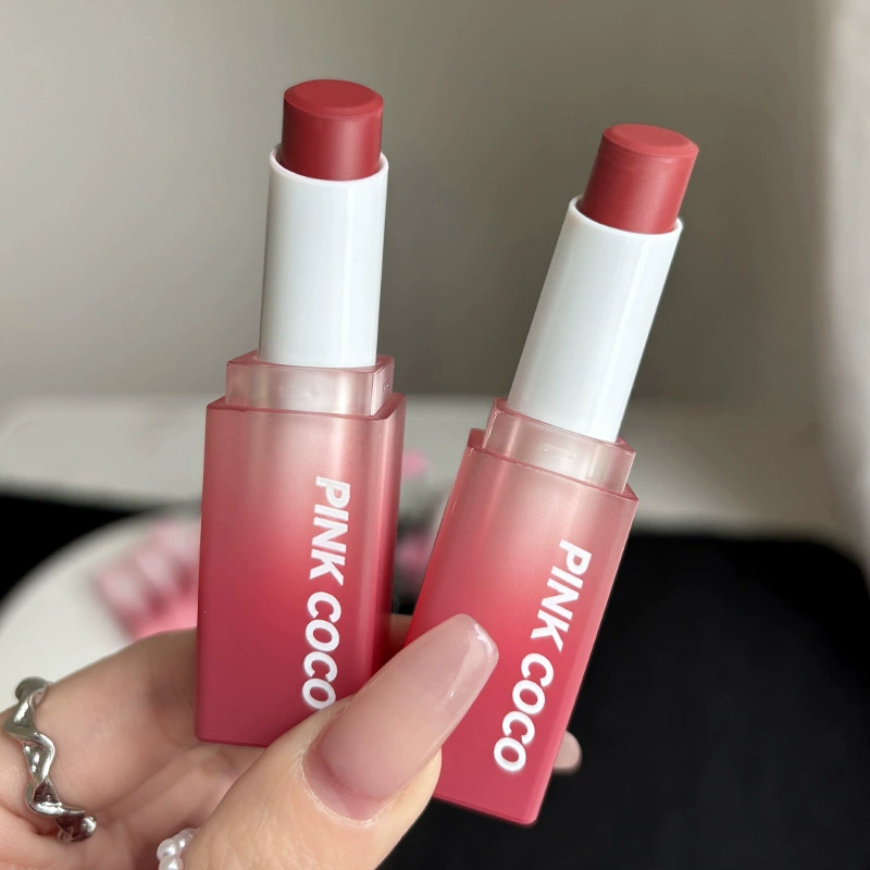 Вельветовая матовая помада (PINK COCO), мягкий бархатный финиш, 3 г, компакт 6,8×2,1×2 см