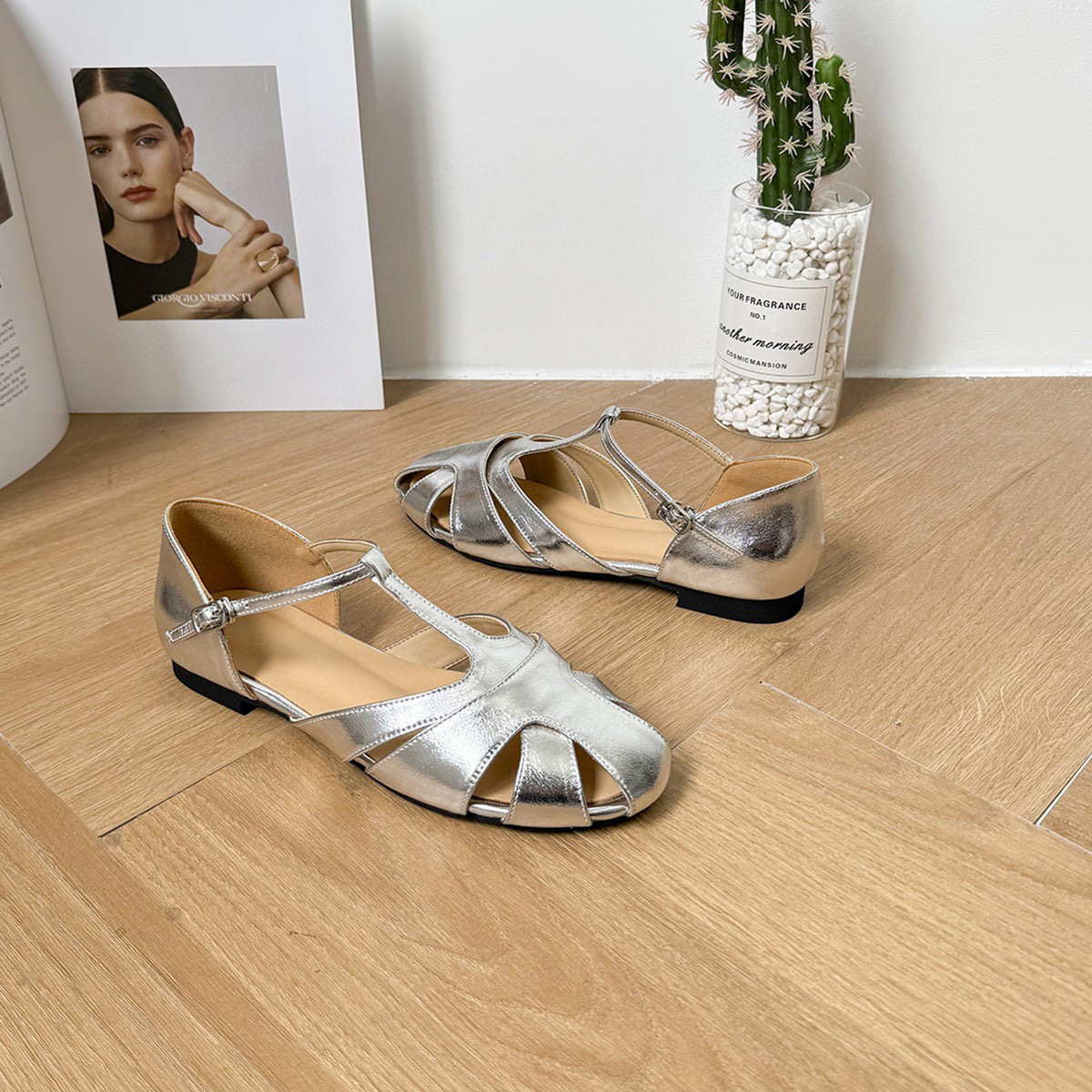 Dép sandal nữ da thật mũi tròn khoét lỗ, quai đơn La Mã, đế bệt — đen chi tiết 9