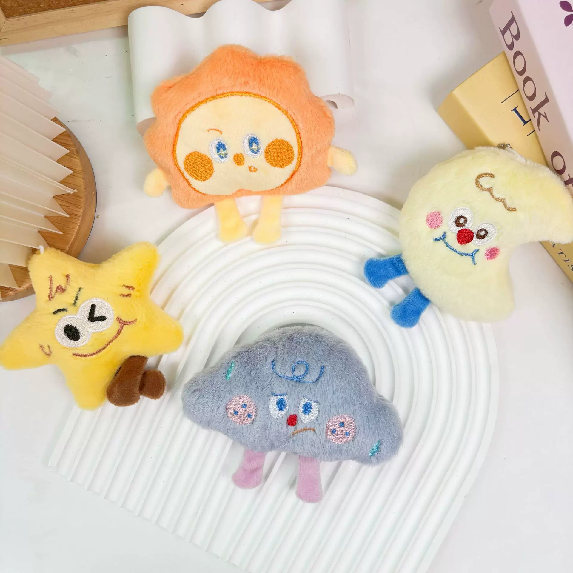 卡通毛绒胸针可爱包包挂件星星月亮太阳云朵玩偶配件服饰辅料批发